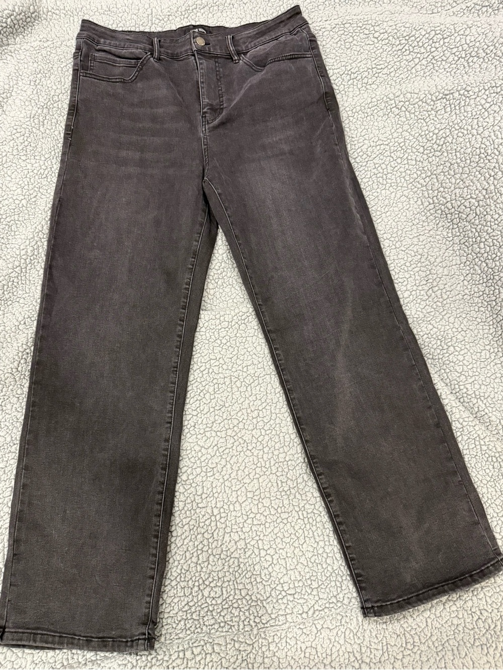 Well Worn Women’s Straight Jeans in Washed Black